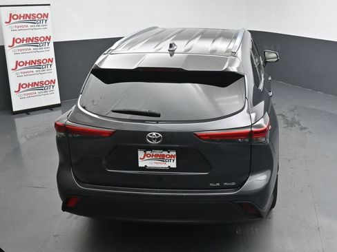 Used 2021 Toyota Highlander XLE AWD/4WD image 33
