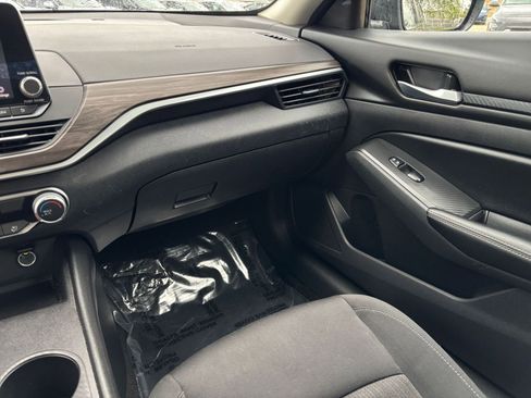 Used 2025 Nissan Altima 2.5 SV FWD image 35