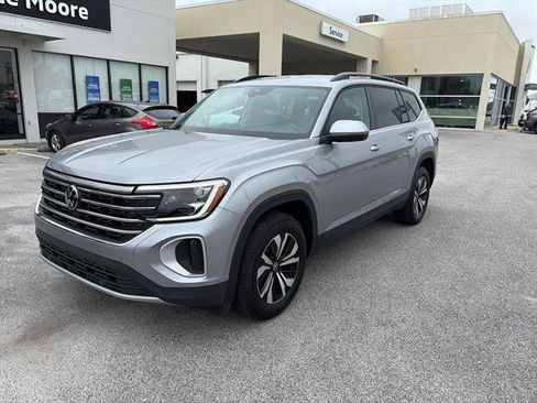 Certified 2025 Volkswagen Atlas SE AWD/4WD image 3