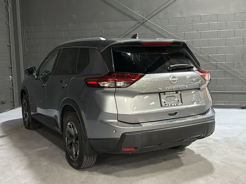 Used 2024 Nissan Rogue SV w/ SV Premium Package AWD/4WD image 6