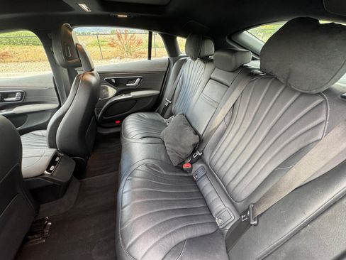 Used 2022 Mercedes-Benz EQS 450+ Sedan image 11