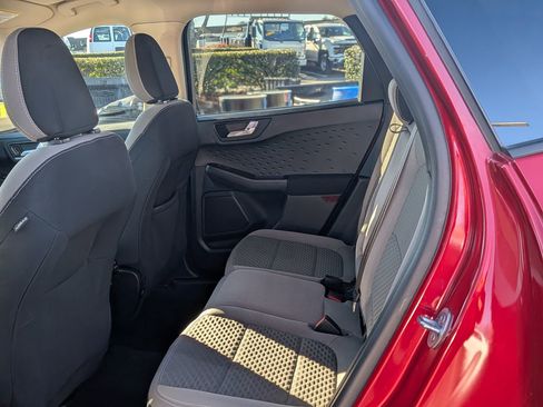 Used 2020 Ford Escape SE image 32