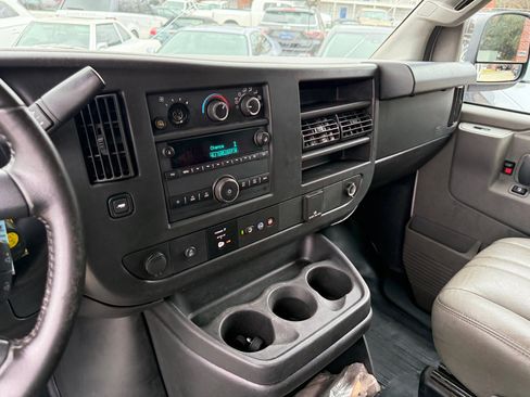 Used 2023 GMC Savana 3500 LS image 13