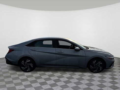 New 2026 Hyundai Elantra Limited FWD image 32