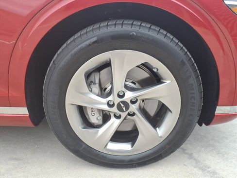 Certified 2026 Genesis GV70 2.5T image 9