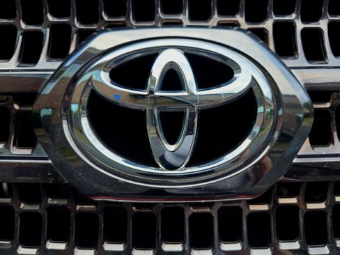 Used 2016 Toyota Tacoma TRD Sport w/ Towing Package image 60