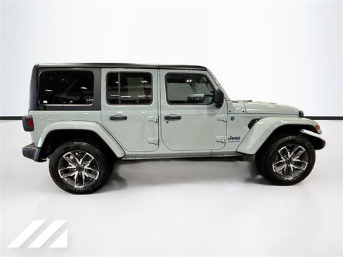 Used 2024 Jeep Wrangler Unlimited w/ Convenience Group image 4