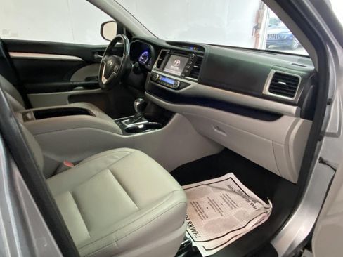 Used 2015 Toyota Highlander XLE AWD/4WD image 8