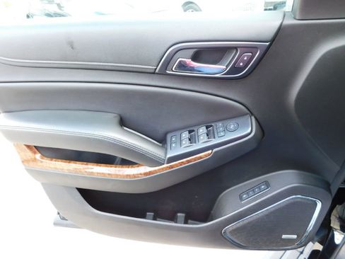 Used 2018 Chevrolet Suburban Premier image 37