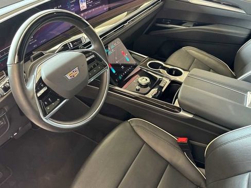 Certified 2025 Cadillac Escalade ESV Premium Luxury image 10