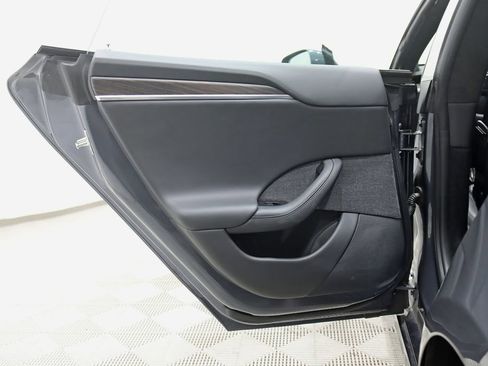 Used 2022 Tesla Model S image 37