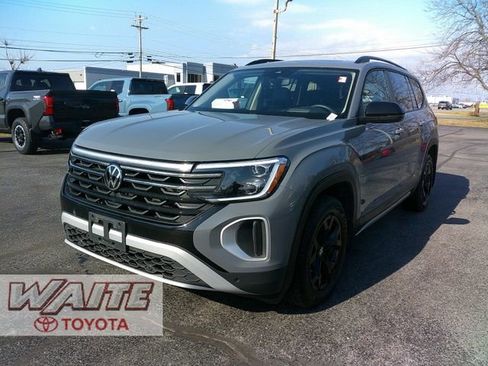 Used 2024 Volkswagen Atlas Peak Edition SEL AWD/4WD image 6