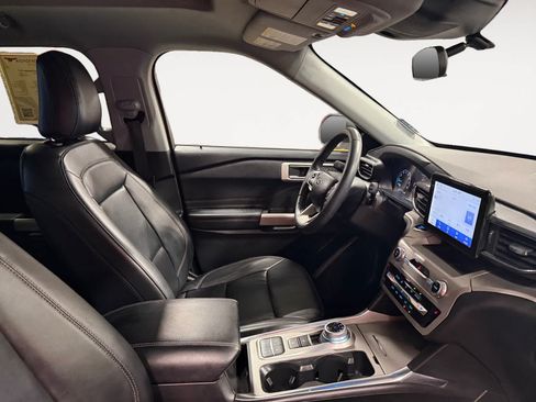 Used 2023 Ford Explorer XLT w/ Equipment Group 202A RWD image 16
