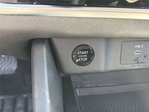 Used 2024 Nissan Rogue S image 16