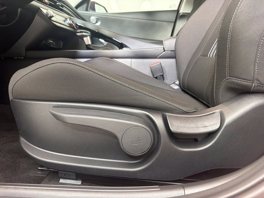 Certified 2025 Hyundai Elantra Hybrid FWD image 13
