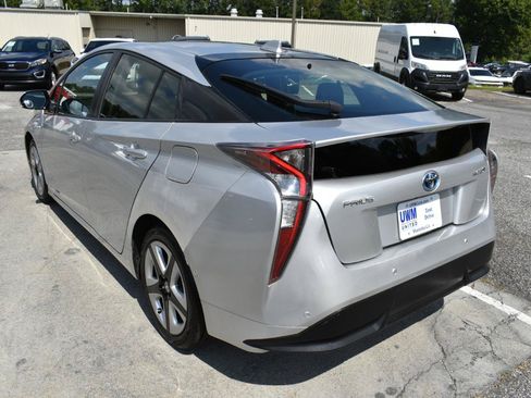 Used 2016 Toyota Prius Four Touring w/ Premium Convenience Package FWD image 8