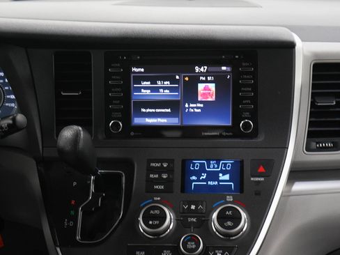 Used 2020 Toyota Sienna LE AWD/4WD image 16