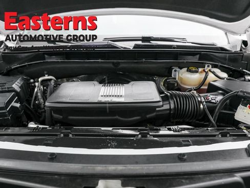 Used 2024 GMC Yukon XL SLT AWD/4WD image 7