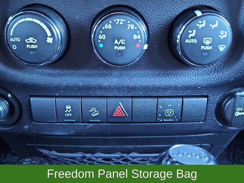 Used 2017 Jeep Wrangler Unlimited Rubicon w/ Connectivity Group image 17