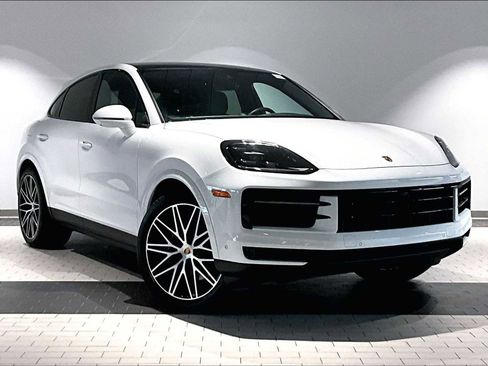 Used 2025 Porsche Cayenne Coupe image 12