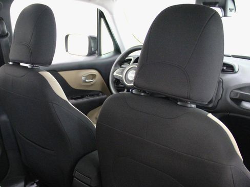 Used 2017 Jeep Renegade Latitude FWD image 38