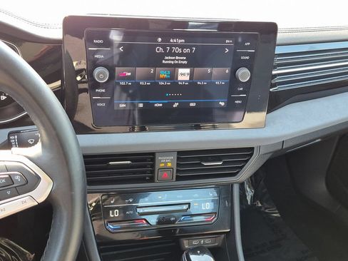 Used 2025 Volkswagen Jetta SE FWD image 16