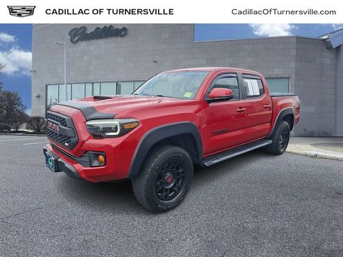 Used 2017 Toyota Tacoma TRD Sport w/ Tow Package (A/T) AWD/4WD image 1