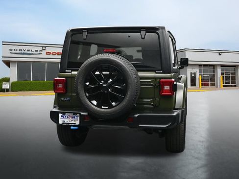 Used 2023 Jeep Wrangler Unlimited Sahara w/ Cold Weather Group AWD/4WD image 4