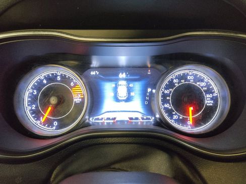 Used 2020 Jeep Cherokee Limited FWD image 23