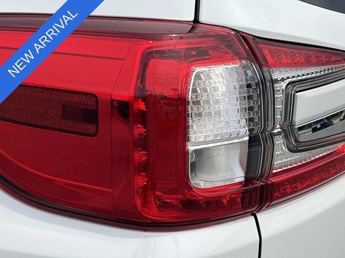 Certified 2025 Subaru Ascent Premium w/ Popular Package #1 AWD/4WD image 10