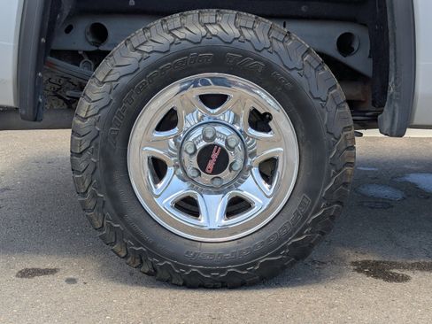 Used 2017 GMC Sierra 1500 SLE w/ Suspension Package, Off-Road AWD/4WD image 46