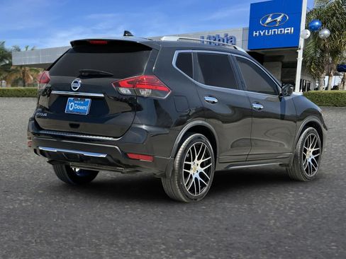 Used 2017 Nissan Rogue S w/ S Appearance Package FWD image 3