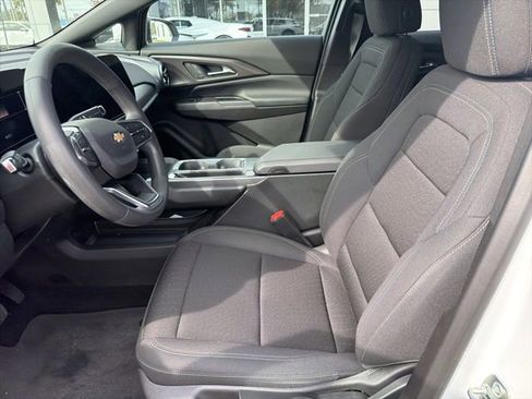 Used 2025 Chevrolet Equinox EV LT image 6