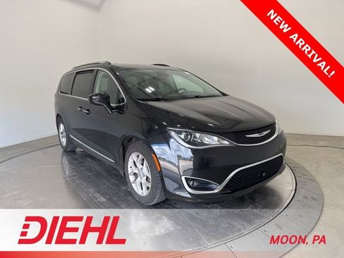 Used 2019 Chrysler Pacifica Touring-L w/ Advanced Safetytec Group image 1
