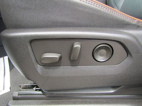 Used 2025 GMC Yukon XL AT4 w/ AT4 Premium Package AWD/4WD image 25