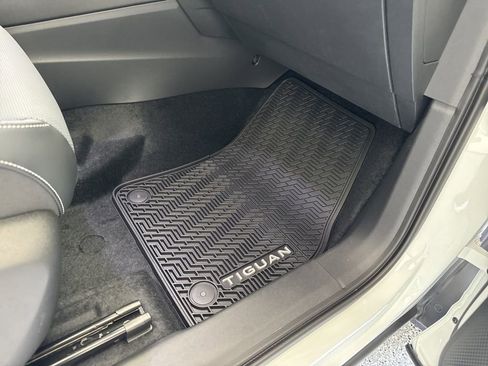 New 2026 Volkswagen Tiguan SE R-Line image 30