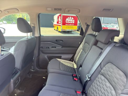 Certified 2025 Nissan Pathfinder S AWD/4WD image 32
