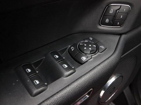 Used 2022 Ford Expedition Max XLT image 17