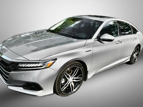 Used 2022 Honda Accord Touring image 3