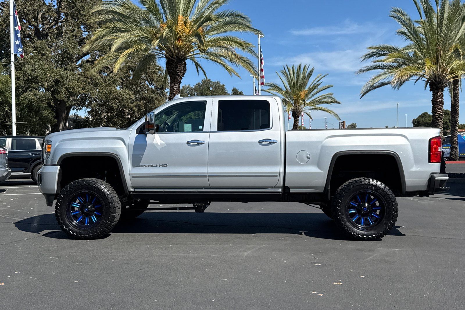 Used 2019 GMC Sierra 2500 Denali w/ Duramax Plus Package AWD/4WD image 6