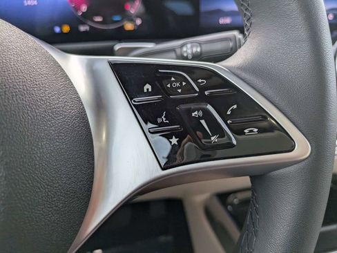 Used 2025 Mercedes-Benz GLB 250 image 29