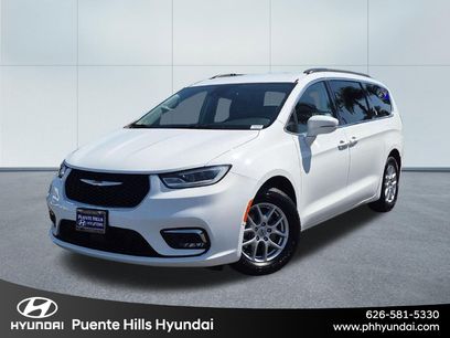 Used 2022 Chrysler Pacifica Touring-L w/ Uconnect Theater Family Group