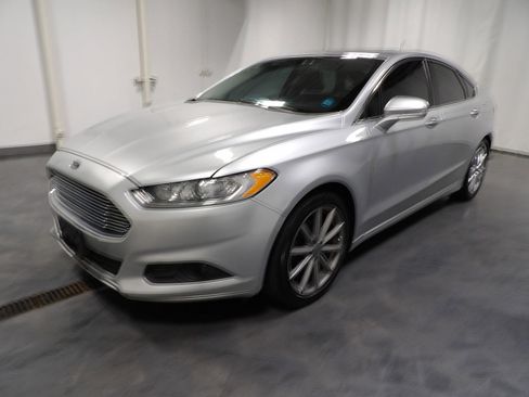 Used 2015 Ford Fusion SE w/ Equipment Group 202A FWD image 3