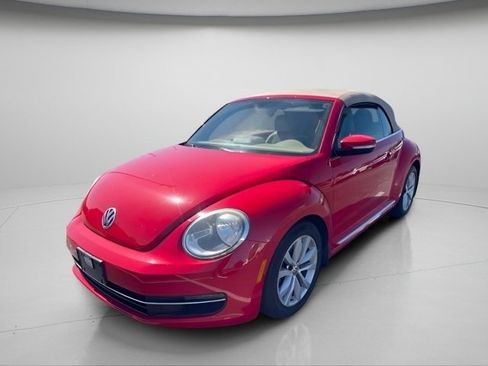 Used 2013 Volkswagen Beetle TDI FWD image 2