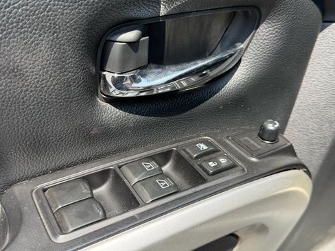 Used 2019 Nissan Titan PRO-4X AWD/4WD image 19
