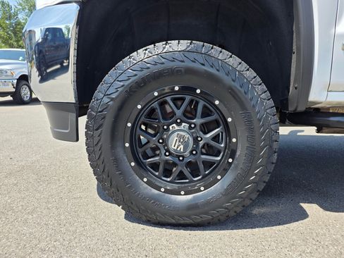 Used 2019 GMC Sierra 2500 SLT w/ Duramax Plus Package AWD/4WD image 10