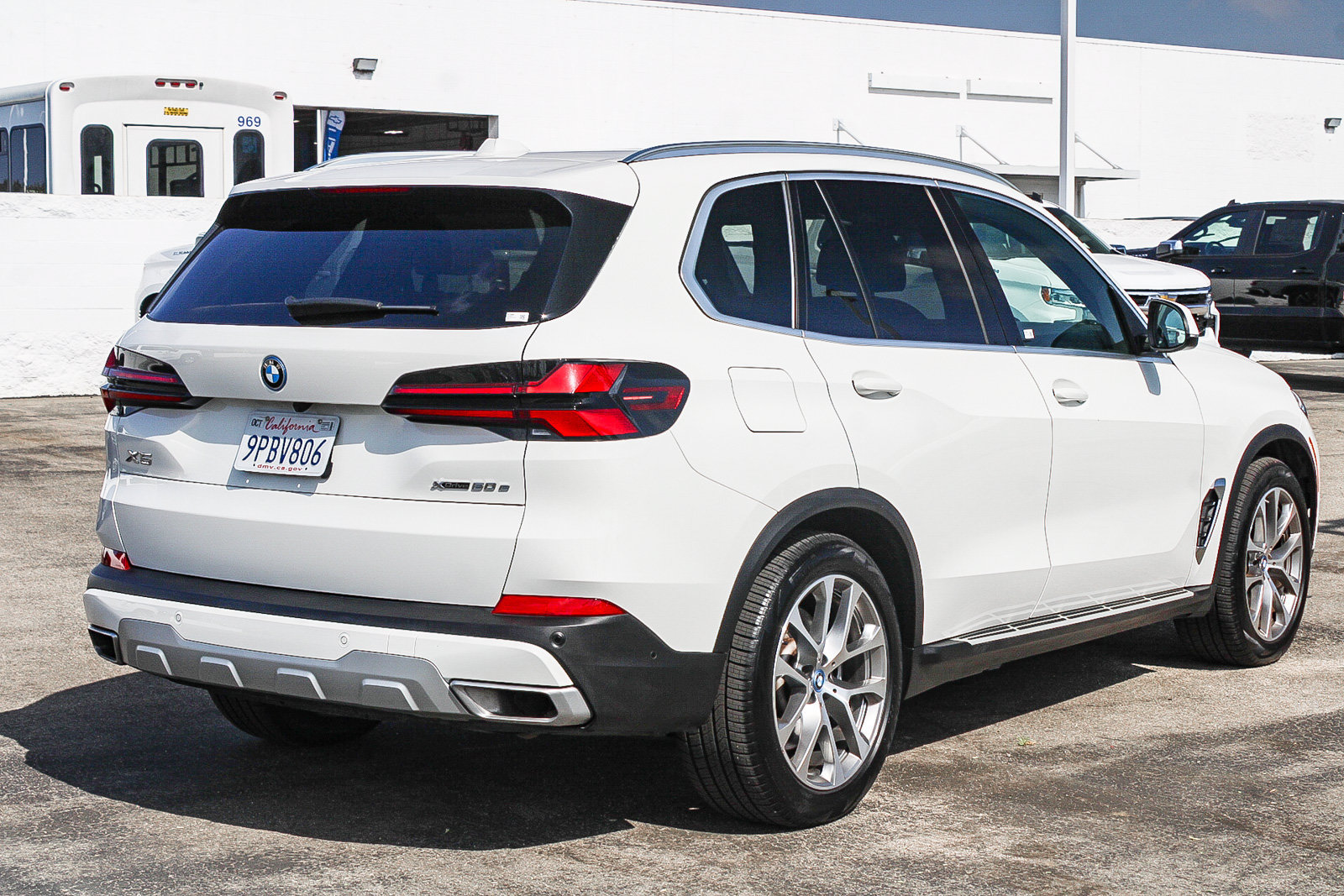 Used 2025 BMW X5 xDrive50e w/ Climate Comfort Package AWD/4WD image 4