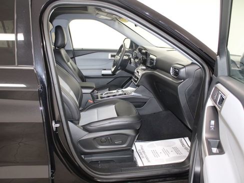 Used 2023 Ford Explorer XLT w/ Equipment Group 202A image 31