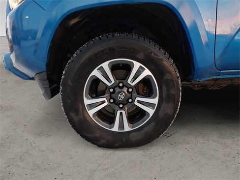 Used 2017 Toyota Tacoma TRD Sport image 14