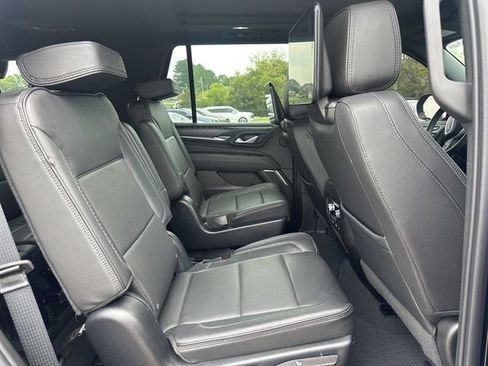 Used 2023 GMC Yukon Denali w/ Denali Reserve Package image 14